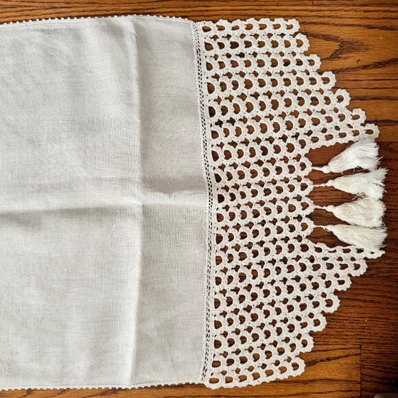 Vintage Handmade Linen Table Runner With Crochet Lace Tassel Trim - Picture 3 of 9